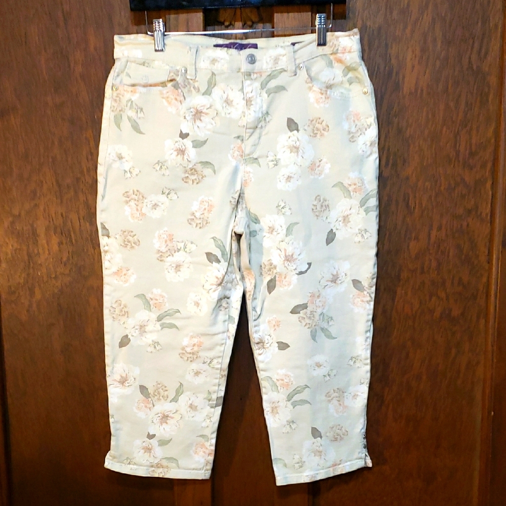Gloria Vanderbilt ,Peach Floral Women's Cropped Jeans.